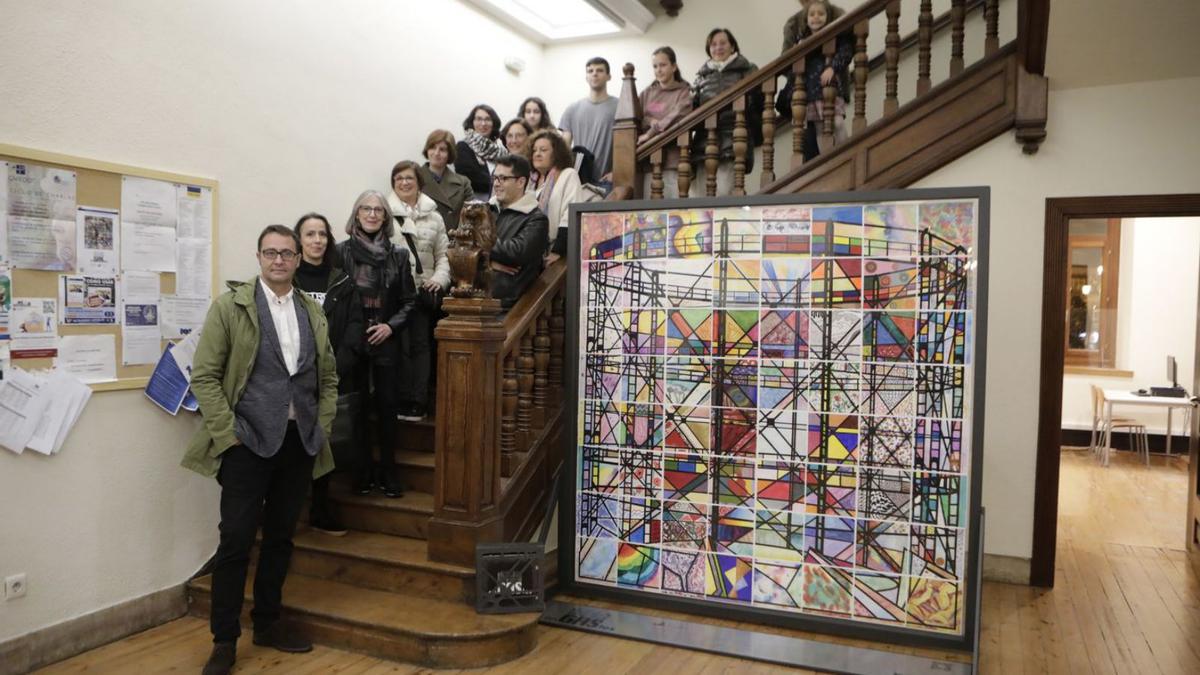 La escuela de Ana del Puente enseña su mirada de arte al gasómetro | FERNANDO RODRÍGUEZ