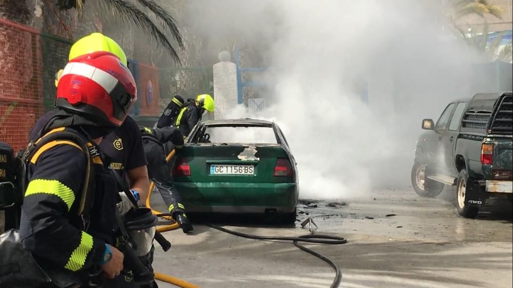 Incendio de un coche en Arguineguín
