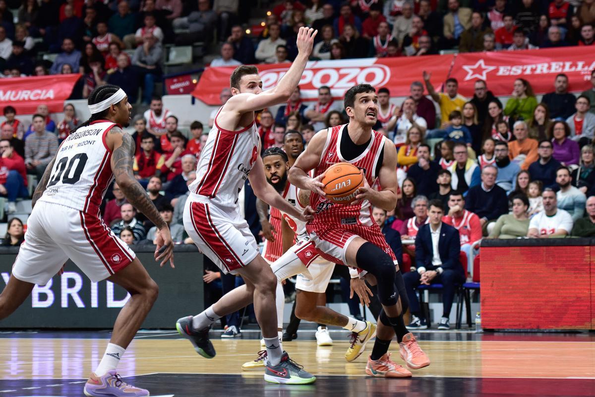 Toni Nakic, del UCAM Murcia, durante un partido en el Palacio de los Deportes este curso.