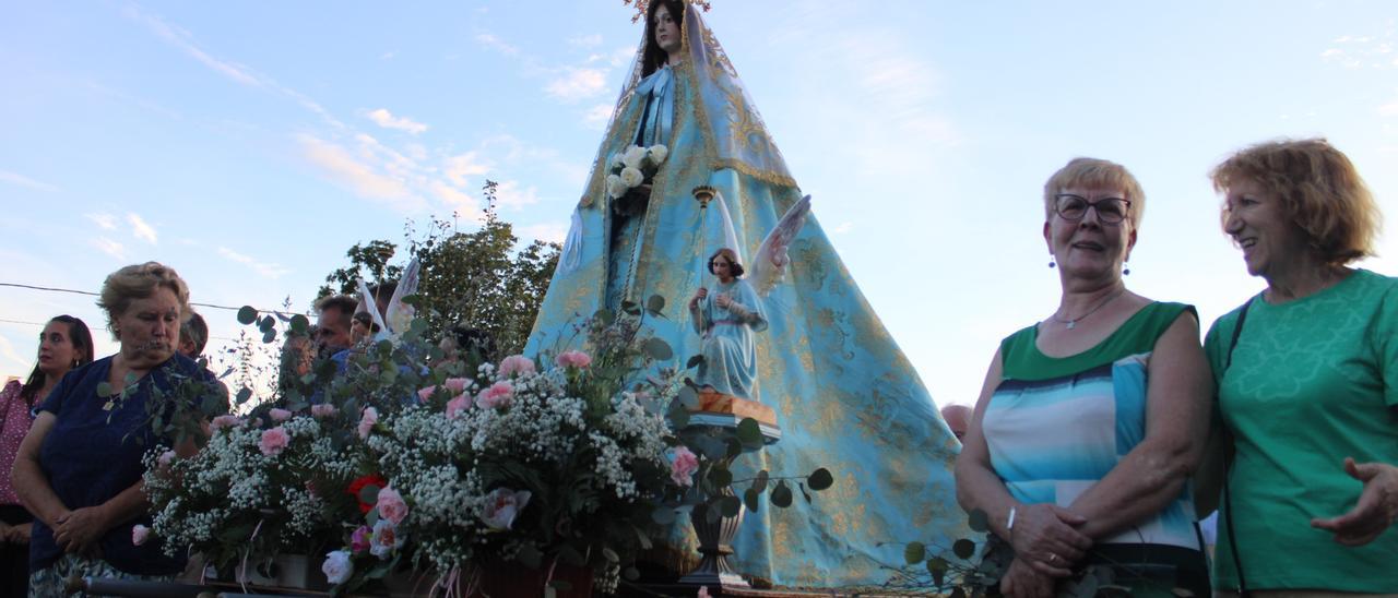 Imagen de la Virgen durante la ofrenda floral