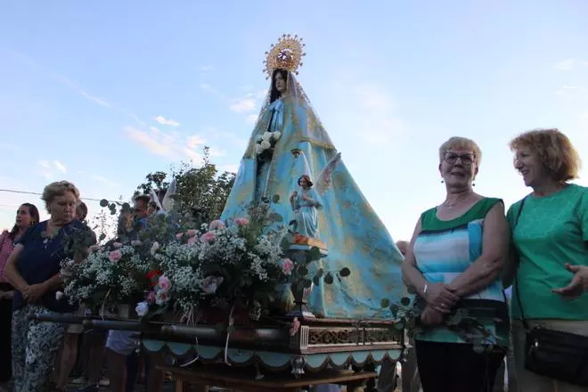 Emotiva ofrenda a la Virgen de la Encarnación de Palacios