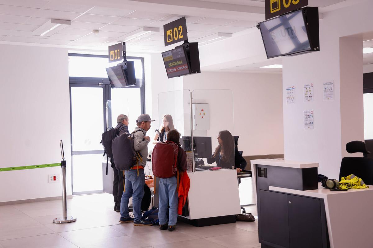 Viajeros en el aeropuerto de Córdoba.