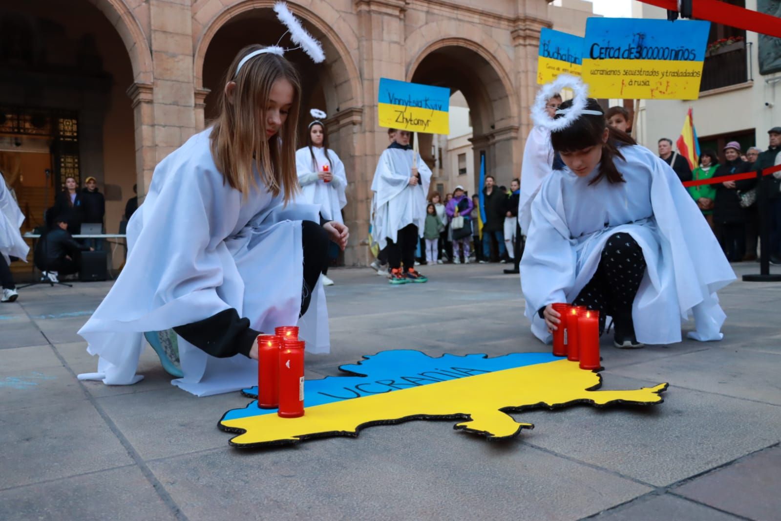 Galería de imágenes: Concentración ucraniana en la Plaza Mayor de Castelló