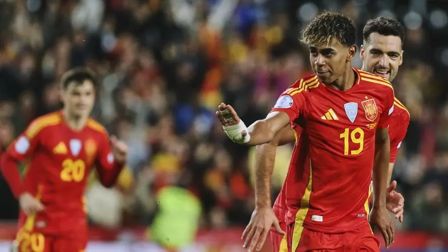As赤 narr車 RNE el gol de Lamine Yamal