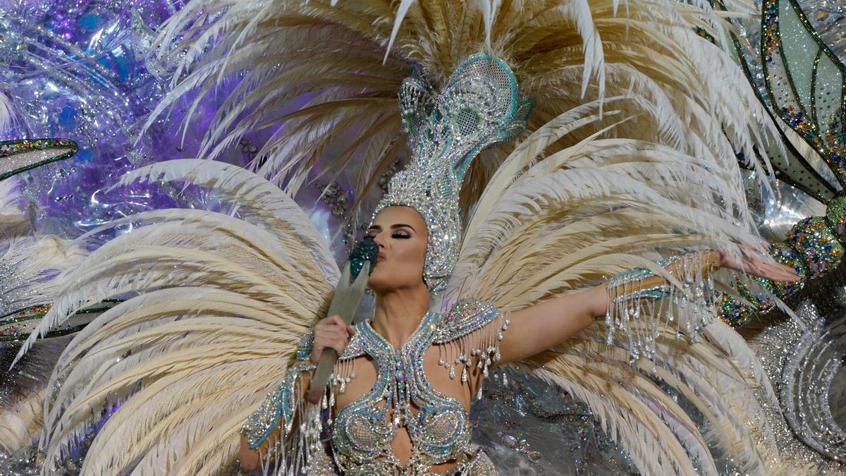 Coronación de Minerva Hernández como reina del Carnaval 2020.