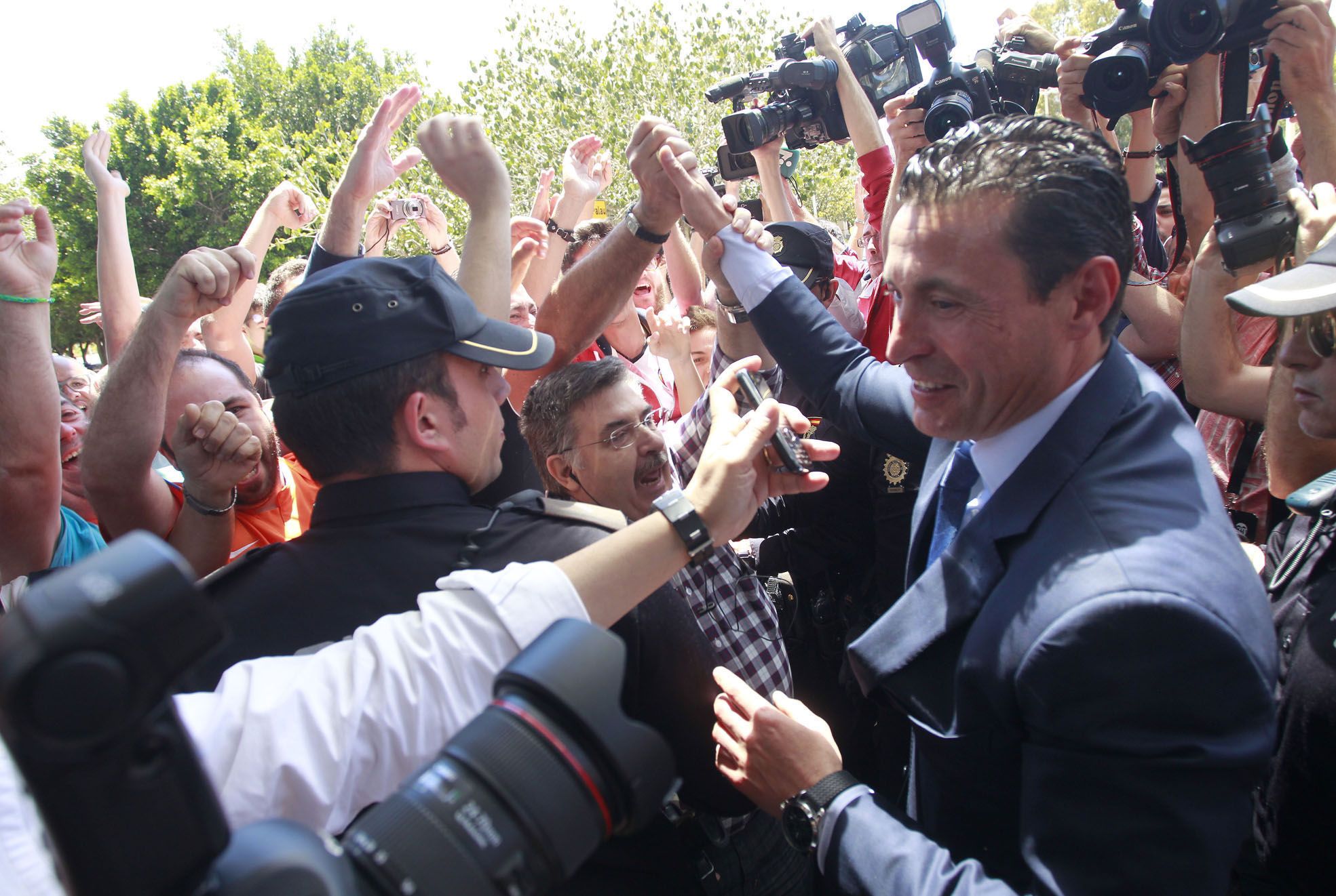 Fotogalería de Amadeo Salvo; de "salvador" a testificar delante del juez por la venta del club