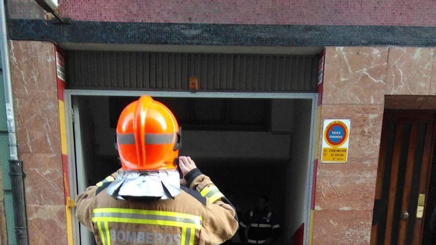 Fallece una mujer al precipitarse a un patio en la calle Samuel Sánchez