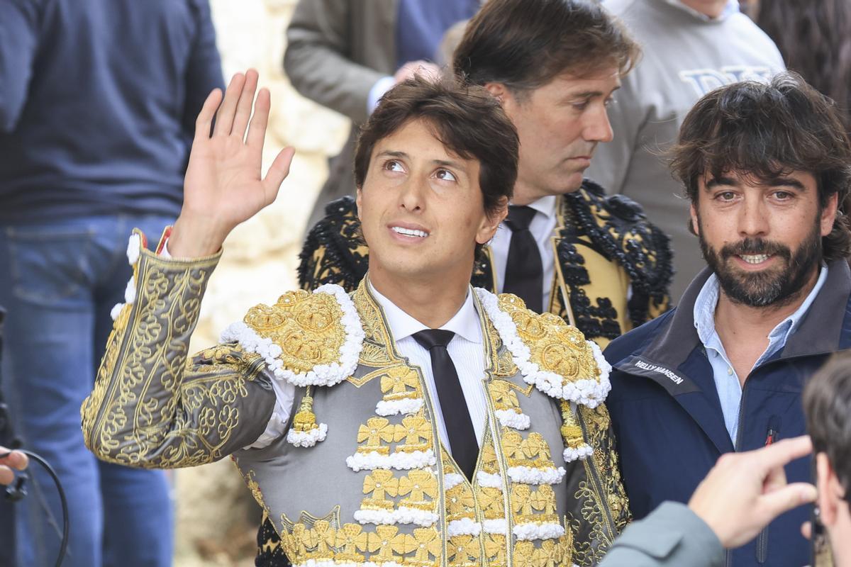 El torero peruano Andrés Roca Rey estaría saliendo con Tana Rivera
