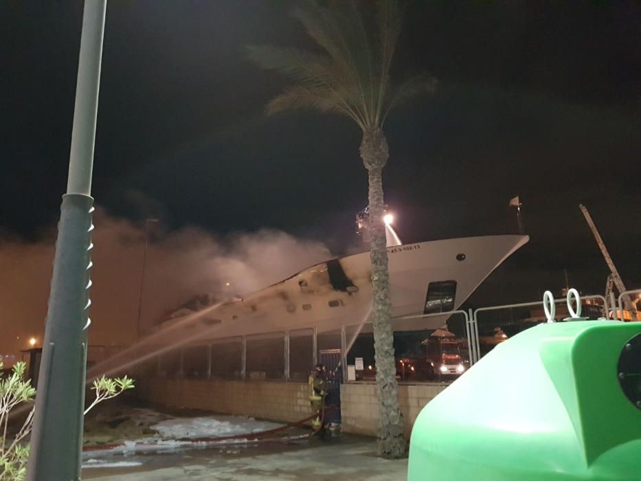 Arde un yate en el puerto pesquero de Alicante