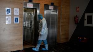 Sanitat notifica 30.251 casos i 702 morts el cap de setmana, amb incidència baixant 80 punts fins a 416