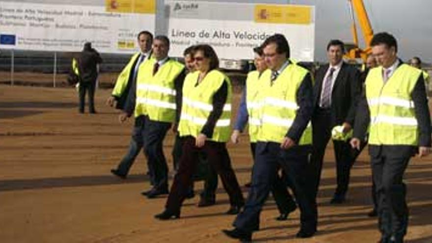 La ministra de Fomento anuncia que las obras del AVE entre Cáceres y Badajoz estarán en marcha en el primer semestre