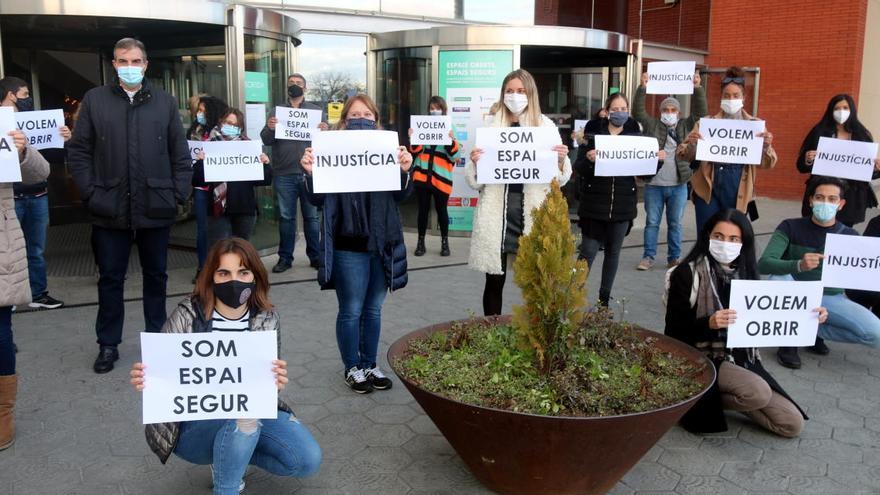 La concentració de protesta que s&#039;ha fet davant l&#039;Espai Gironès de Salt