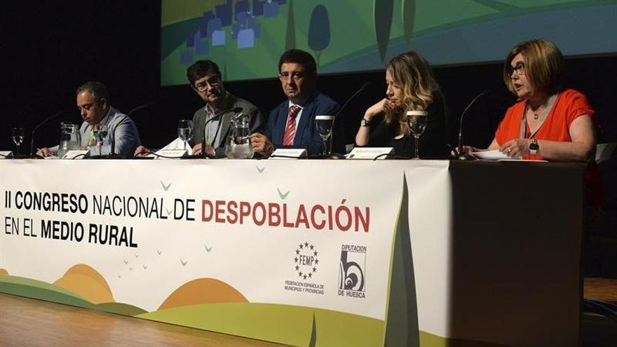 Los Gobiernos locales piden a Rajoy hacer una ley con dinero para frenar la despoblación