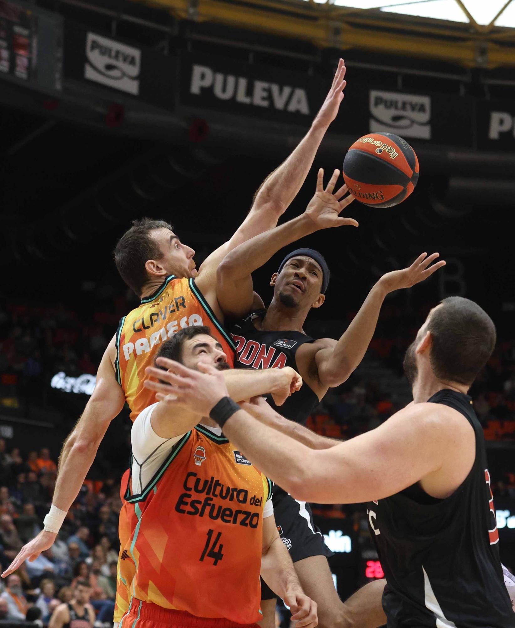 Las mejores imágenes del Valencia Basket - Girona Basketball