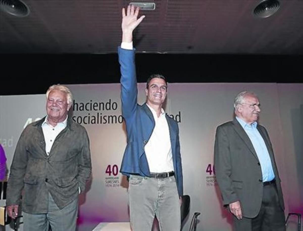 Felipe González, Pedro Sánchez i Alfonso Guerra, ahir, a Madrid. Felipe González, Pedro Sánchez i Alfonso Guerra, ahir, a Madrid.