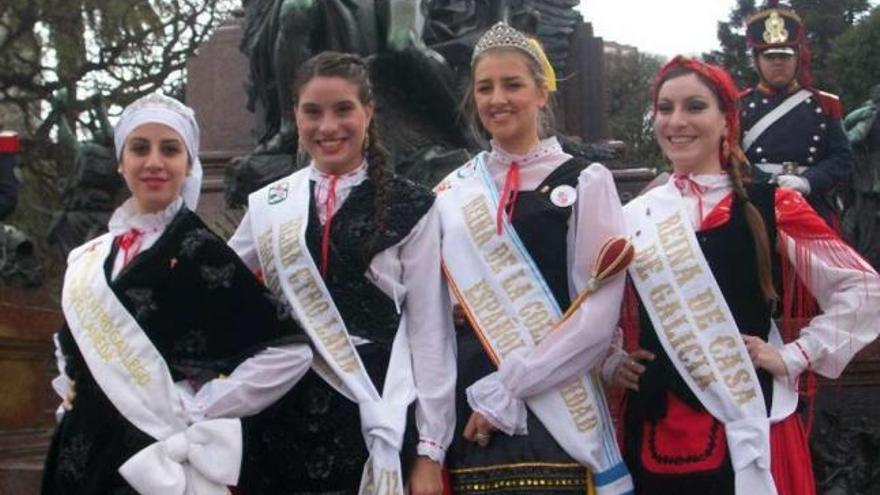 La Reina del Centro Lalín-Agolada-Silleda (segunda izqda.), en un acto de emigrantes en Buenos Aires.