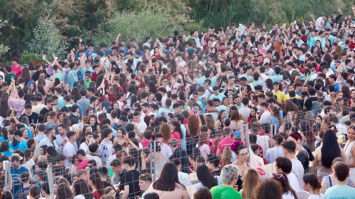 Botellón multitudinario en el miércoles de Feria