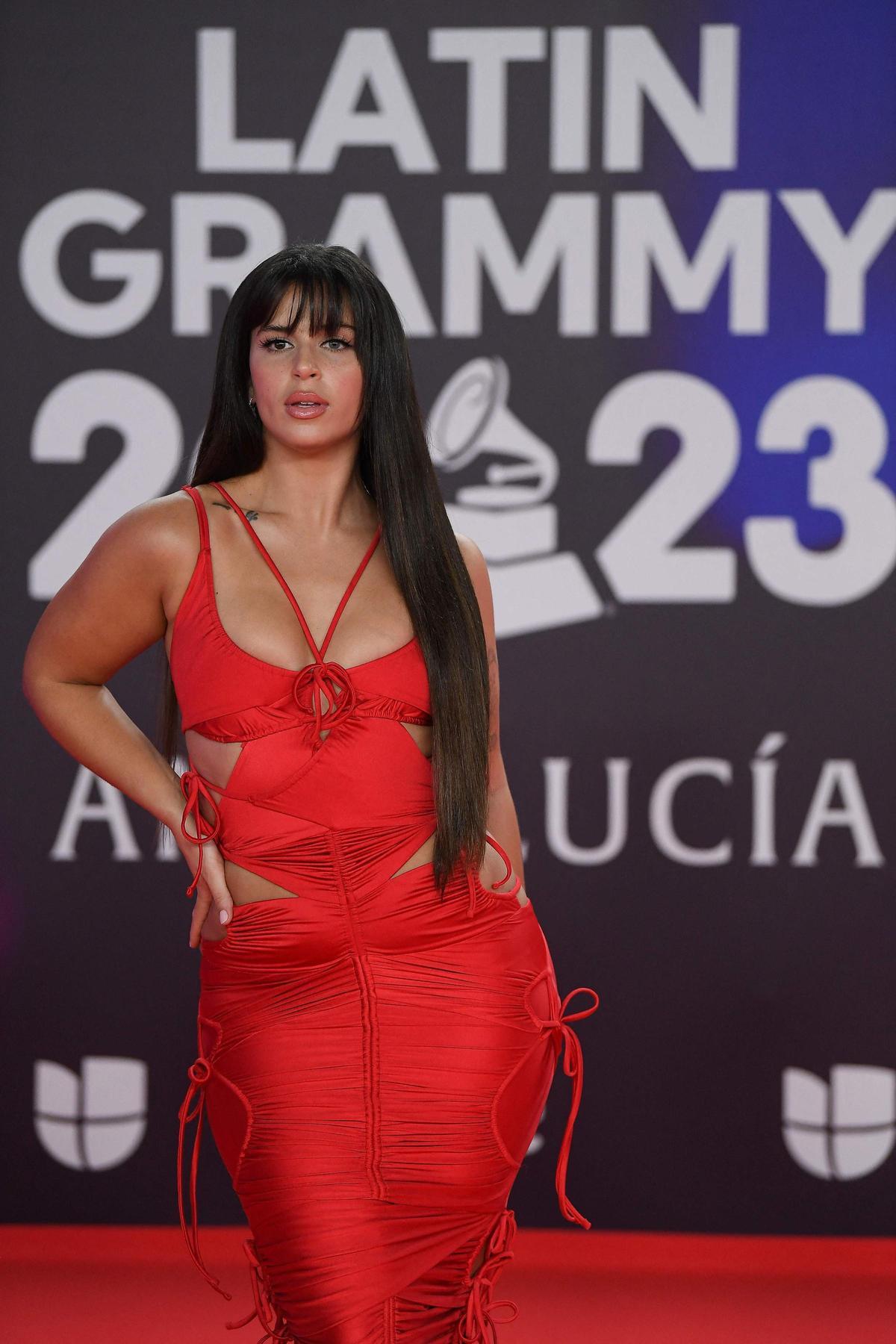 La rapera argentina Nathy Peluso llega a la 24ª ceremonia anual de los Premios Grammy Latinos en el Centro de Conferencias y Exposiciones (FIBES) de Sevilla el 16 de noviembre de 2023. La ceremonia anual de los Premios Grammy Latinos se lleva a cabo por primera vez fuera de EE. UU. y reúne a los más populares. artistas del mundo latino en el Palacio de Congresos y Exposiciones (FIBES) de Sevilla. (Foto de JORGE GUERRERO / AFP)