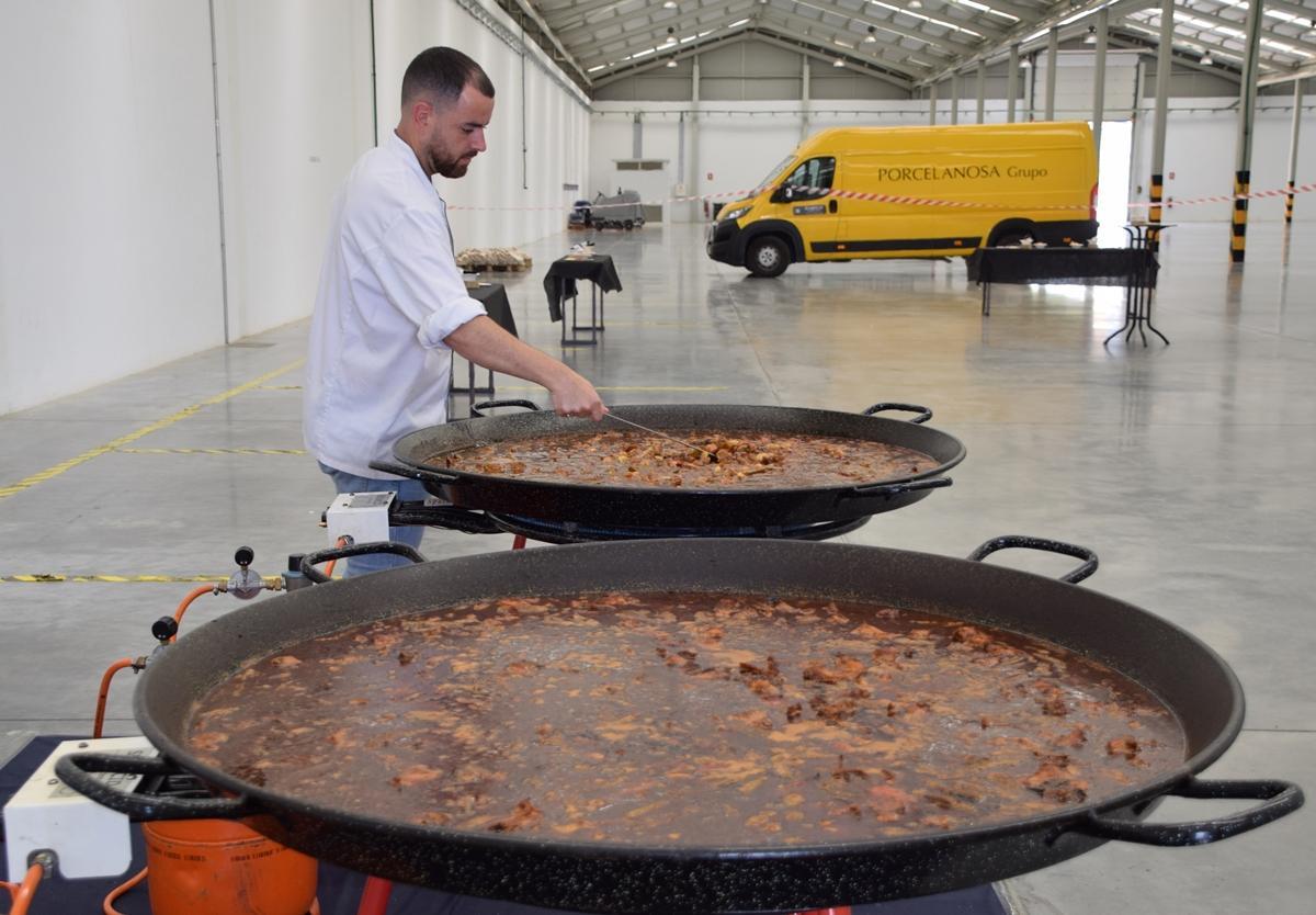 Paella elaborada por mastros valencianos.