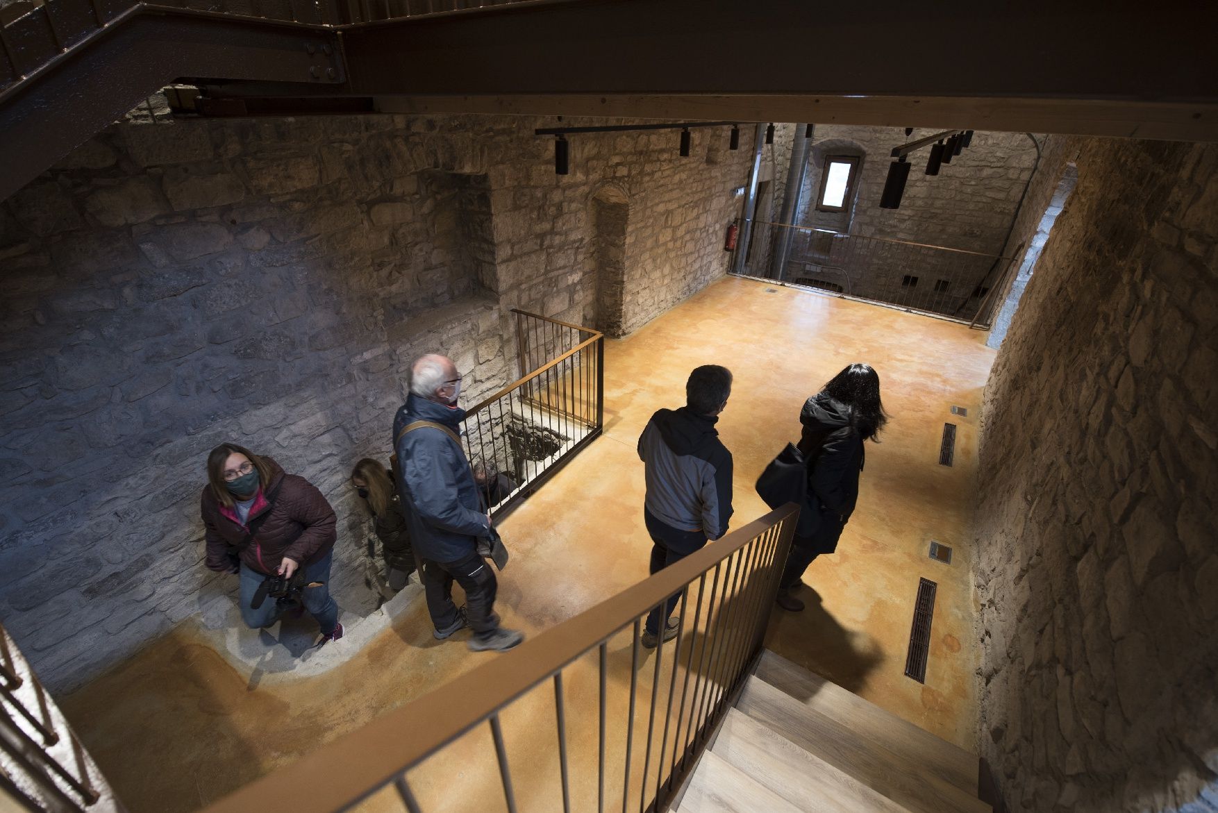 Entrem al Castellet de Sant Vicenç, en obres per obrir al públic d’aquí a un any. Mireia Arso