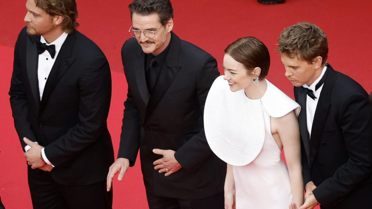 CANNES (France), 16/05/2025.- Luke Grimes, Pedro Pascal, Emma Stone, Austin Butler at the premiere of 'Eddington' during the 78th annual Cannes Film Festival, in Cannes, France, 16 May 2025. The film festival runs from 13 to 24 May 2025. (Cine, Francia) EFE/EPA/SEBASTIEN NOGIER / POOL