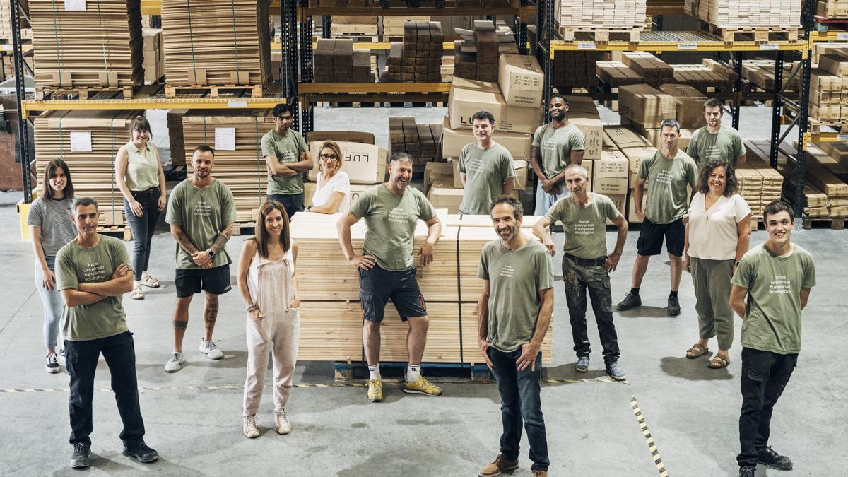 El equipo de Lufe en la fábrica de Guipuzcoa.