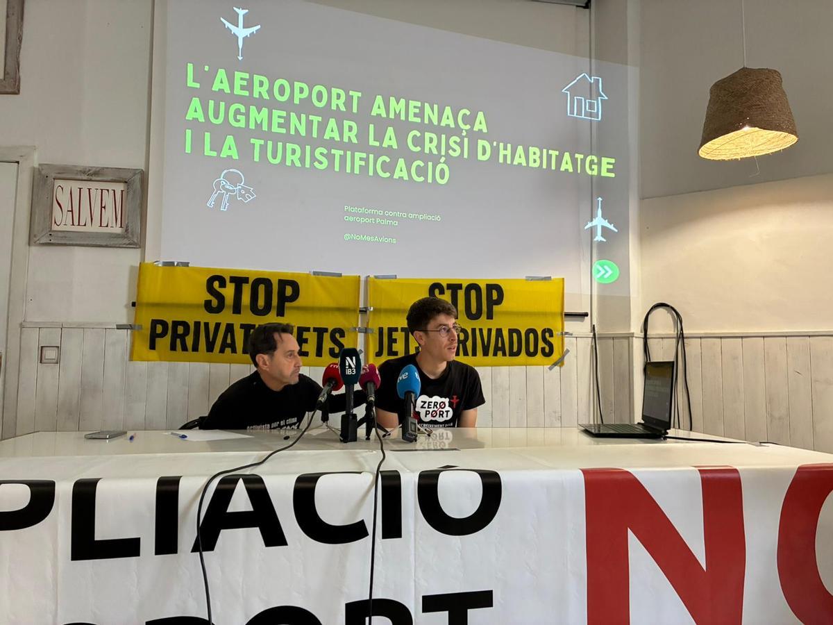 Imagen de la rueda de prensa de la Plataforma en la sede del GOB.