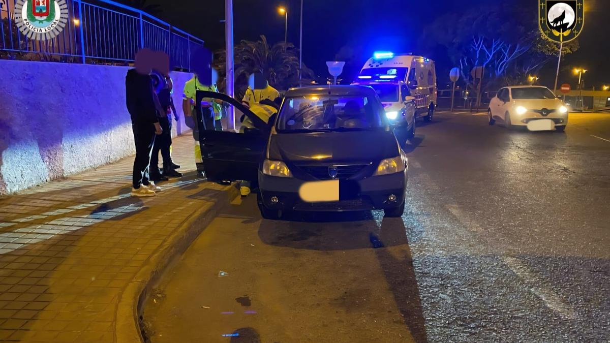 Policía Local, SUC y testigos auxilian, este lunes por la noche, al menor atropellado