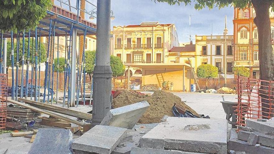 Cuatro grandes &#039;cubos&#039; cubrirán los quioscos de la plaza de España de Mérida