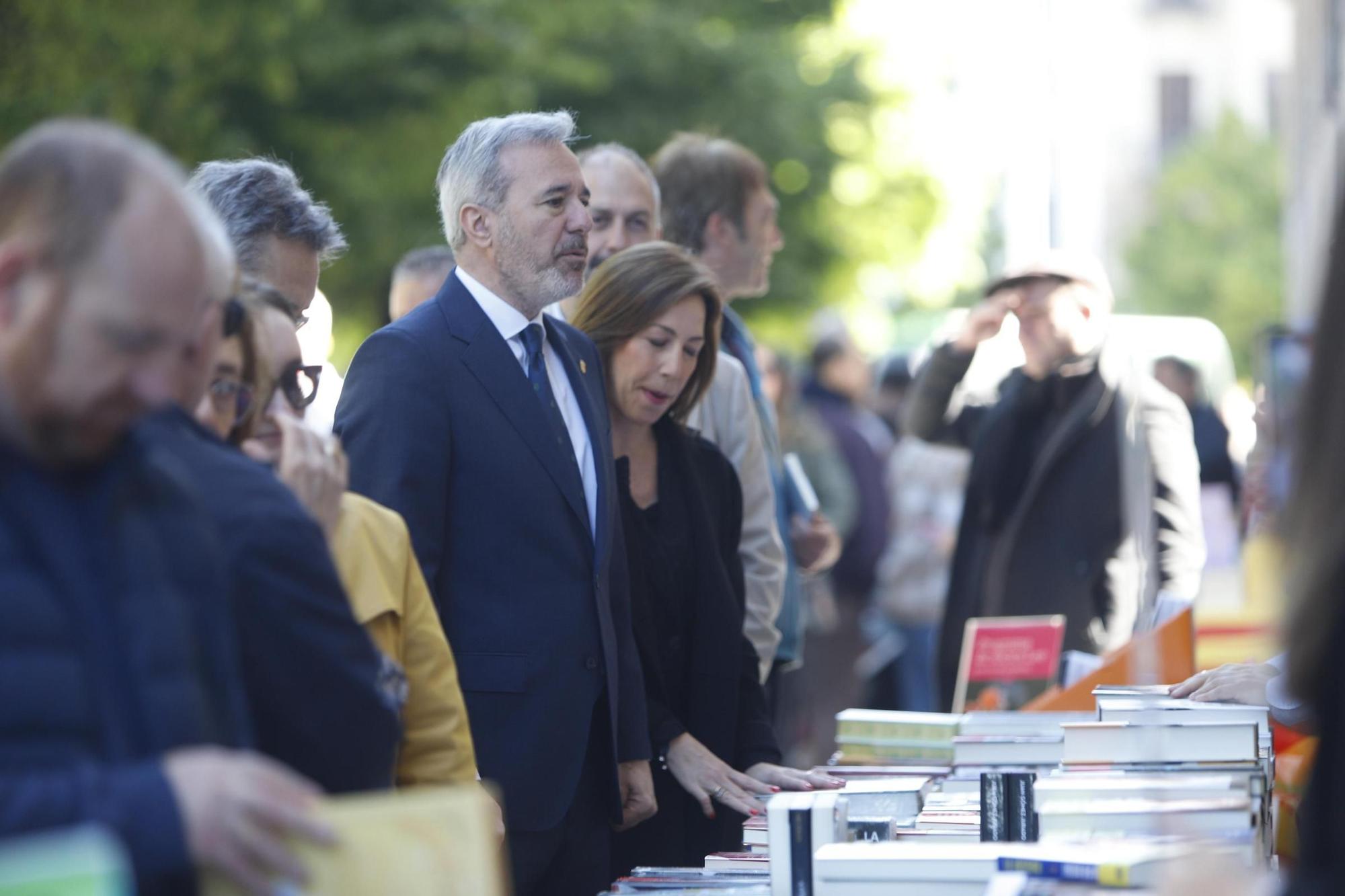 En imágenes | Multitudinario Día del Libro en el centro de Zaragoza