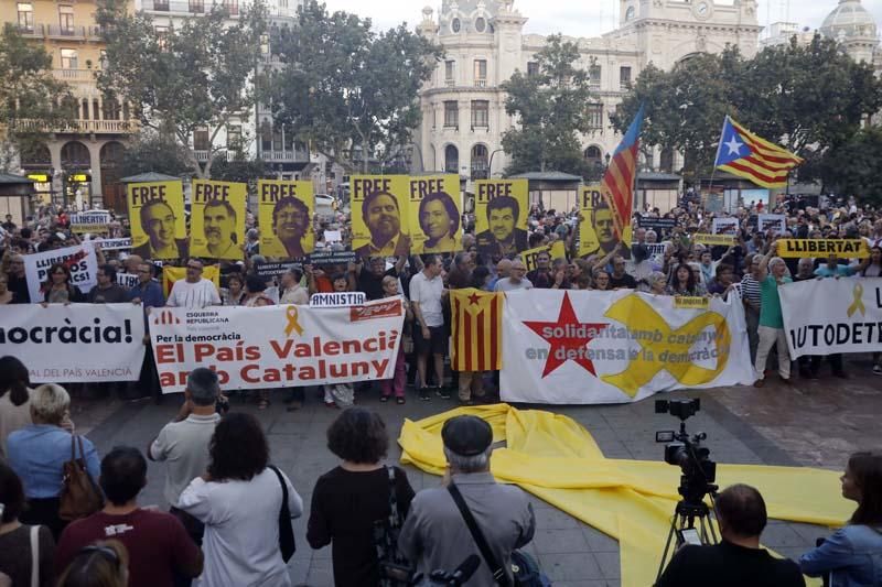 Concentración en València contra la sentencia del 'procés'