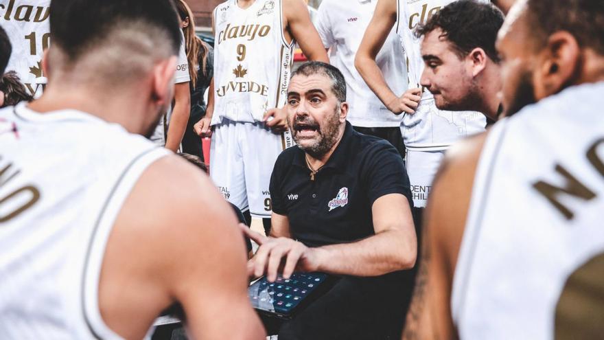 El ovetense Jenaro Díaz, entrenador del Clavijo, se enfrenta hoy al Alimerka Oviedo Baloncesto: &quot;El sentimiento que se ha creado en torno al club es el gran éxito del OCB&quot;