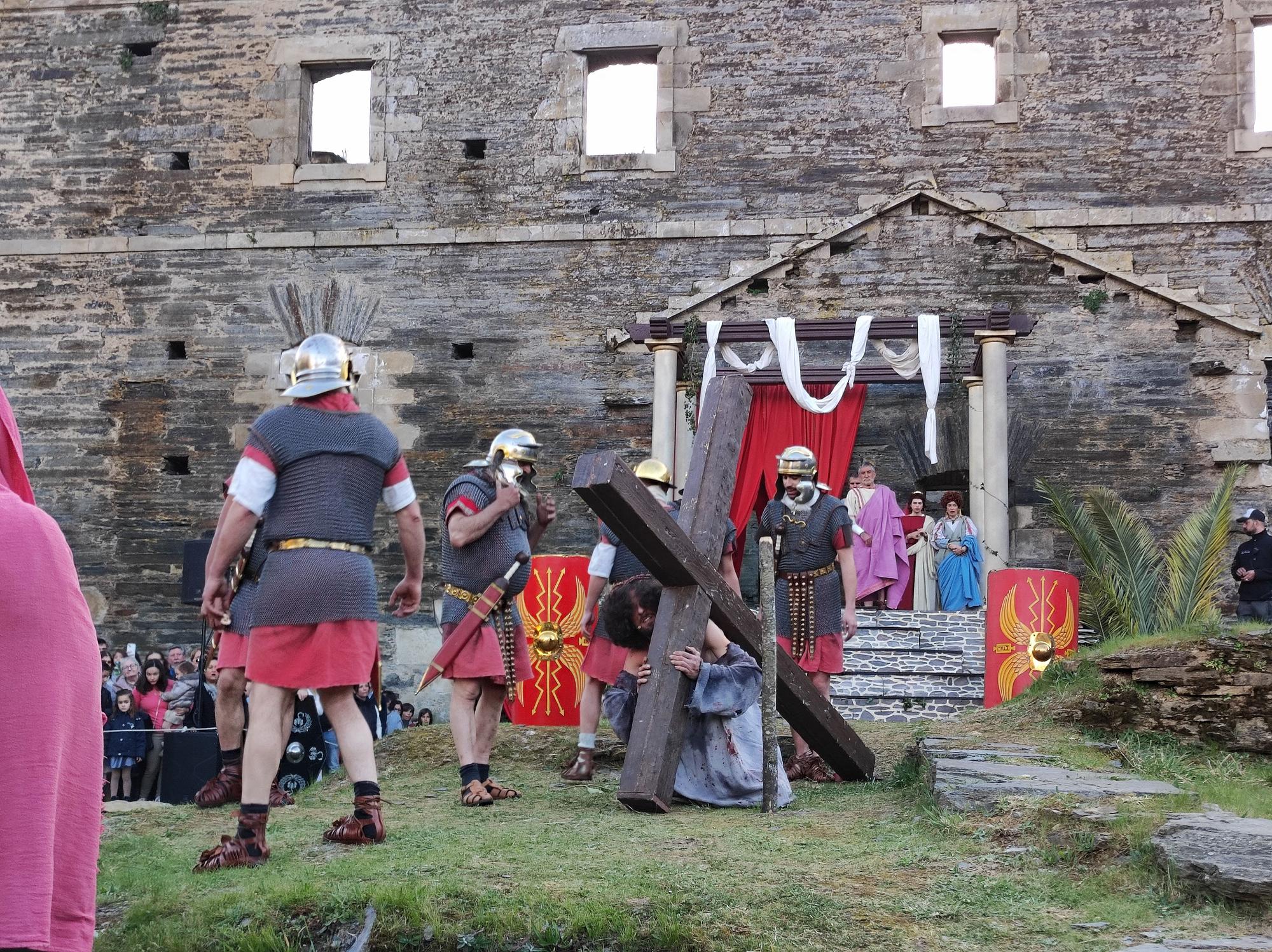 Así es el espectacular vía crucis viviente de Villanueva de Oscos