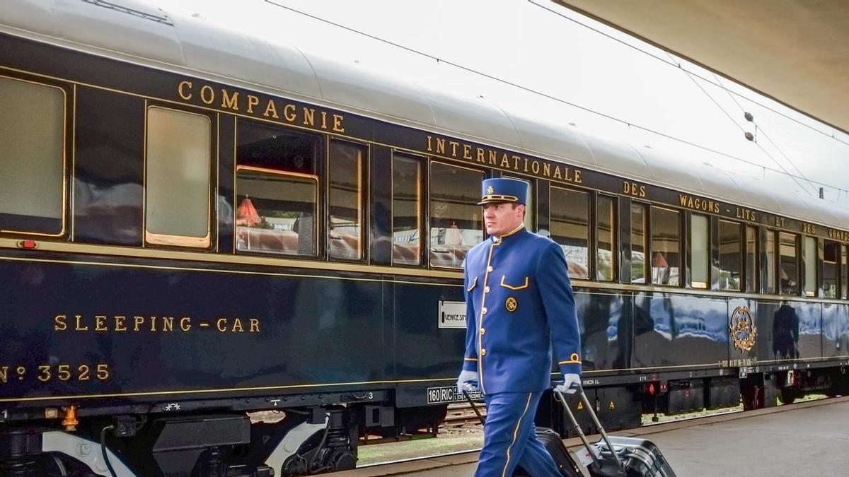 Venice Simtom - Orien Express en la estación central de Praga.
