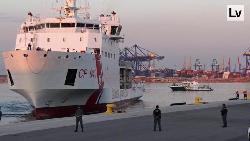 Llegada del barco Dattilo al puerto de València