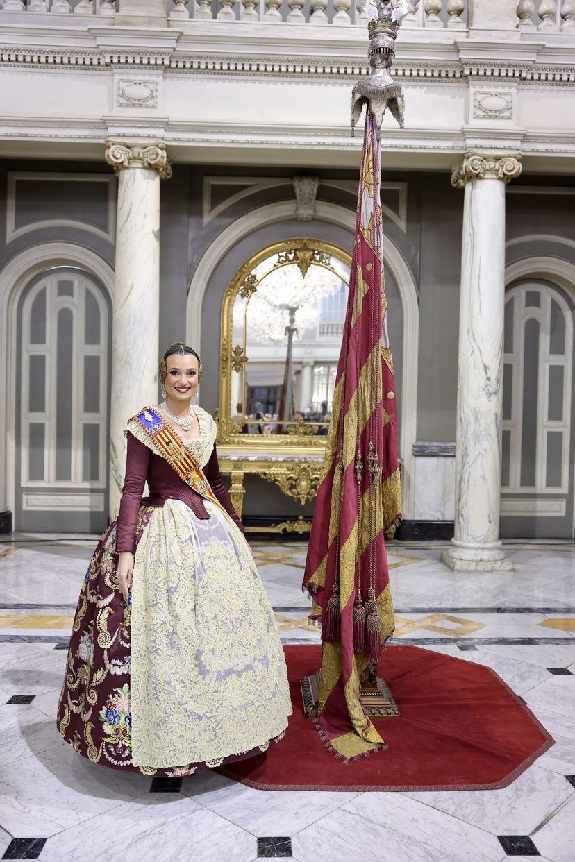 Balcón y "mocaorà" en la despedida de Berta Peiró y la corte 2025