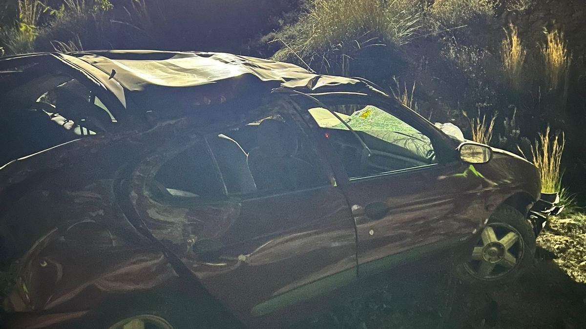 Estado en el que ha quedado el coche tras el siniestro vial ocurrido esta tarde en Las Lomas de Ricote.