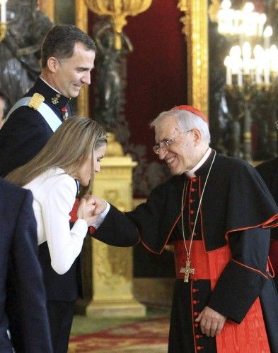 Los nuevos Reyes han saludado a diversas personalidades de España en el Palacio Real