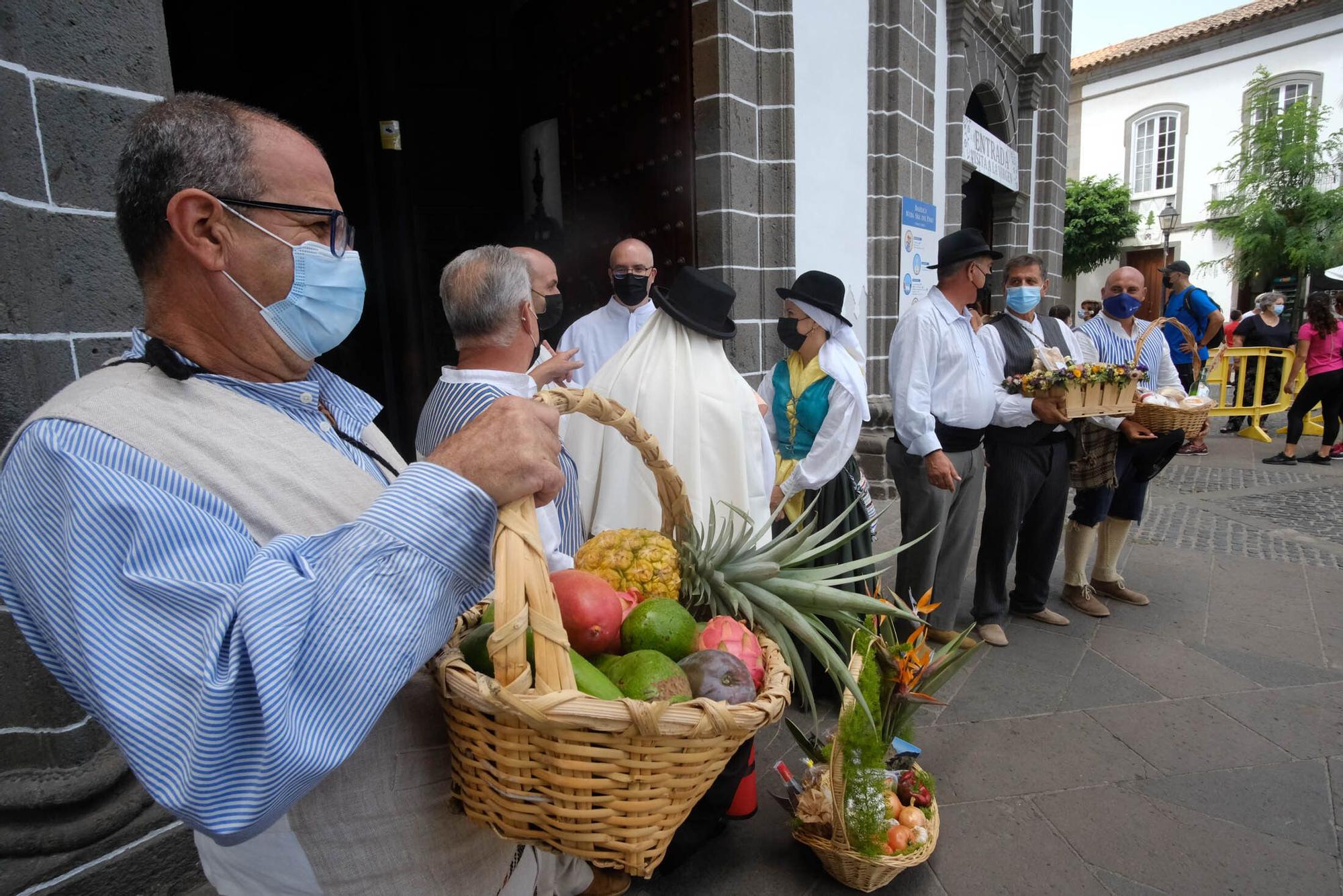 Ofrenda simbólica de los ayuntamientos de Gran Canaria a la Virgen del Pino (07/09/2021)