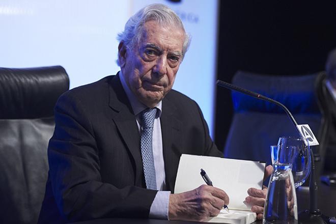 El escritor Mario Vargas Llosa