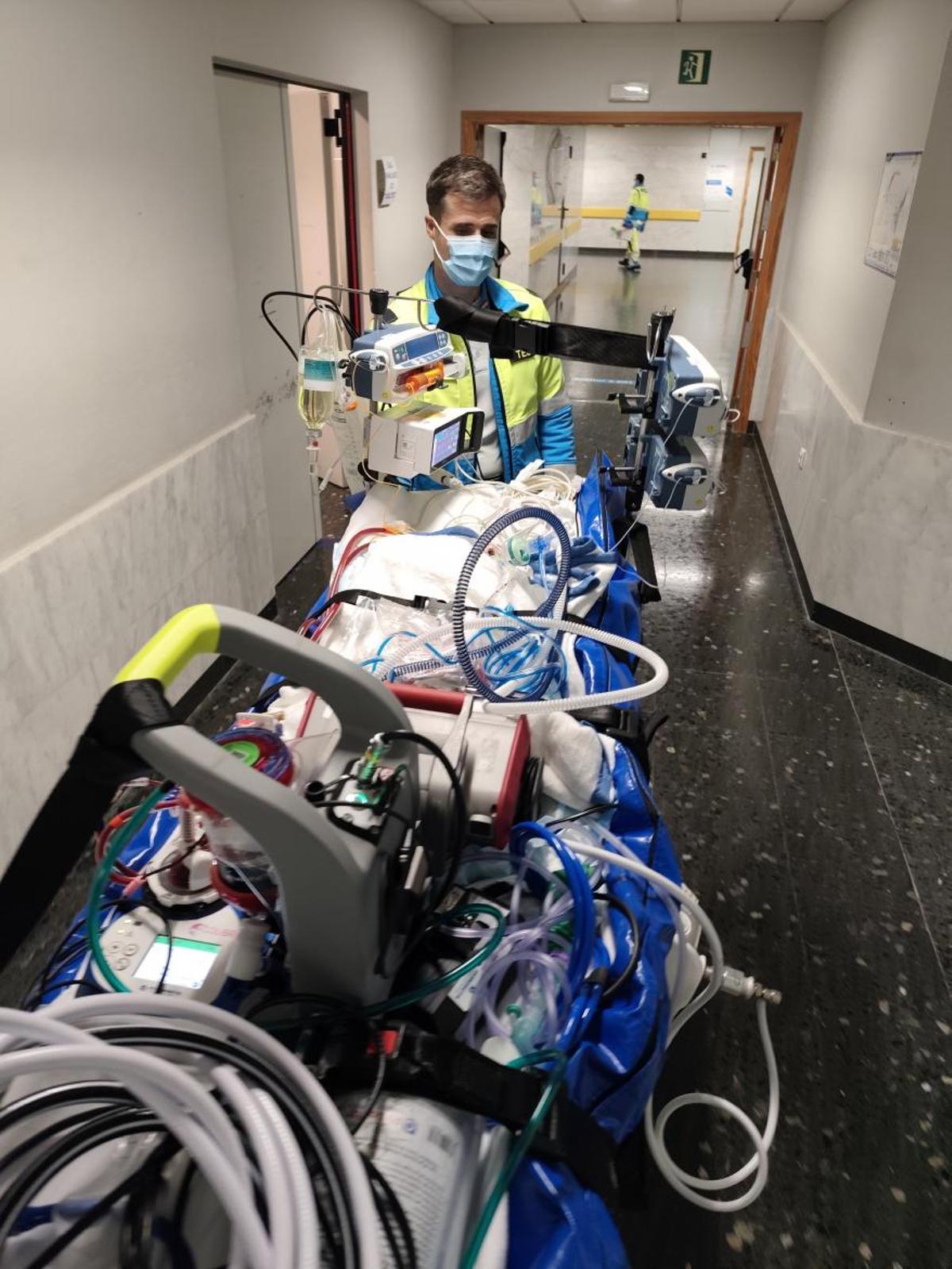 El SUMMA 112 realizó en 2025 tres traslados de menores en estado crítico entre comunidades autónomas con un novedoso sistema de oxigenación.