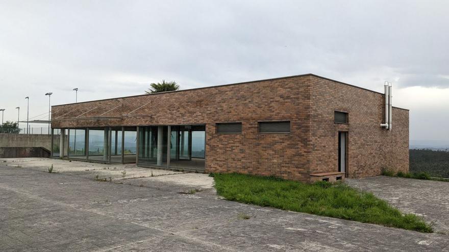Complejo deportivo de Montegolf, que se rehabilitará como equipamiento público. |  Iago López