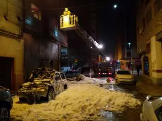 Detenidas dos jóvenes por la quema de cuatro contenedores en Delicias para grabarlo con el móvil