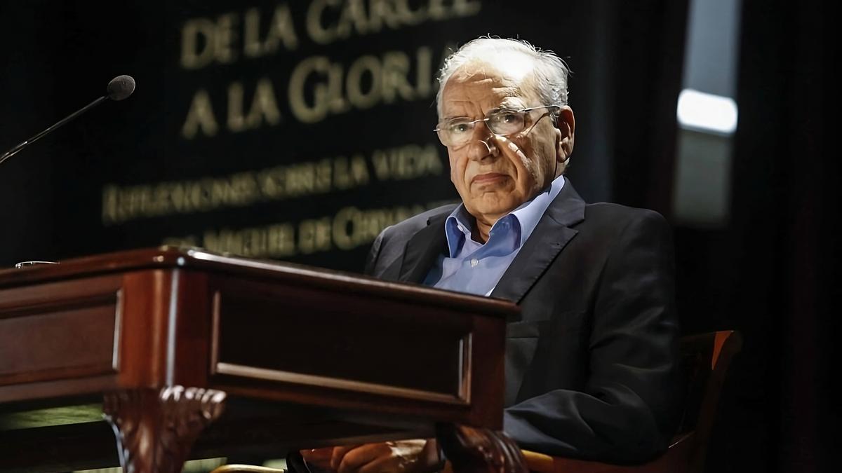 Alfonso Guerra, durante su exposición.