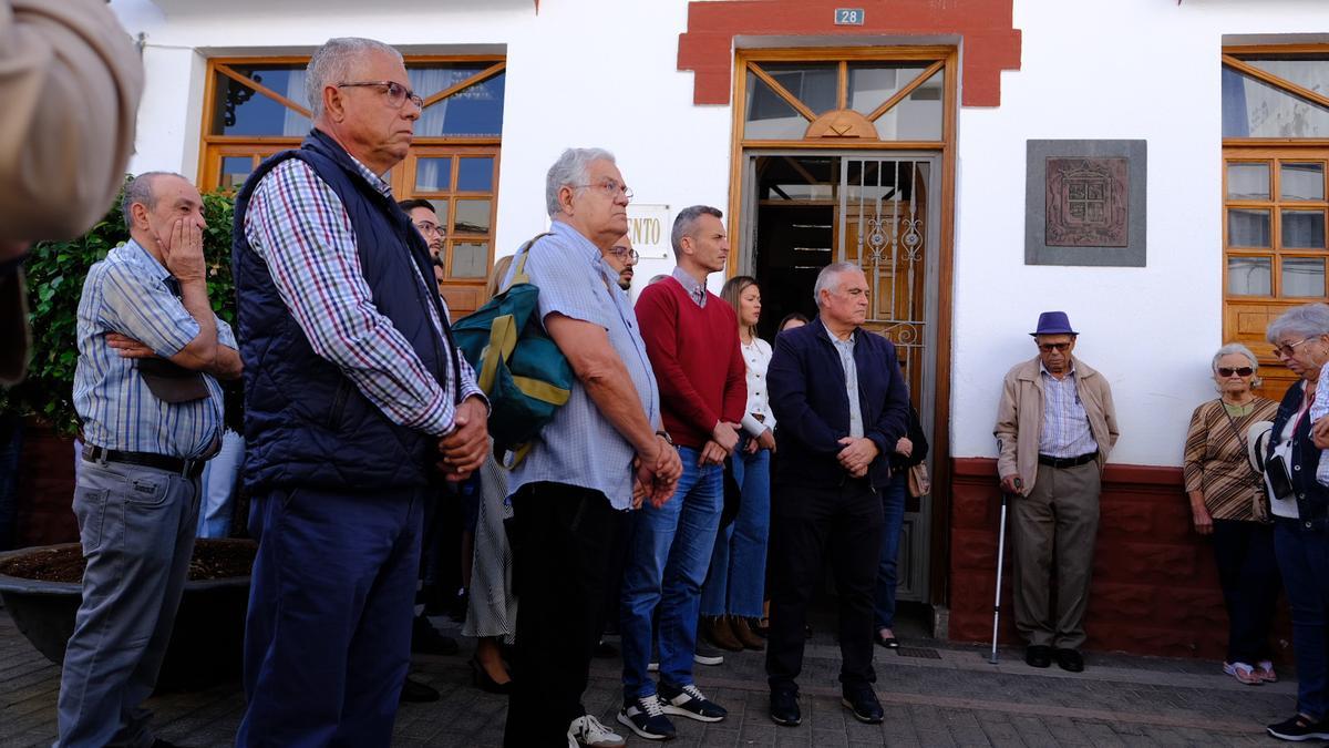 Minuto de silencio por el asesinato de la suegra del alcalde de La Aldea de San Nicolás