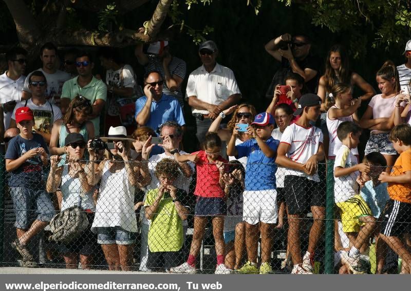 GALERÍA DE FOTOS- Bautista desata la locura peloteando con Ferrer en La Coma