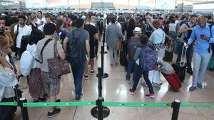 Colas en el aeropuerto de El Prat, el pasado verano.