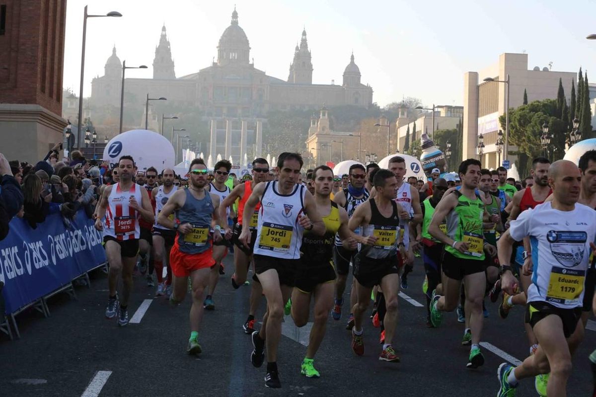 Sortida de la marató a la plaça d’Espanya. 