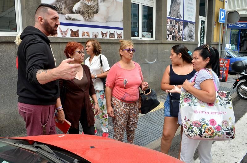 19/07/2018 LAS PALMAS DE GRAN CANARIA. Desahucio e incautación de historiales en la clínica de iDental. SANTI BLANCO  | 19/07/2018 | Fotógrafo: Santi Blanco