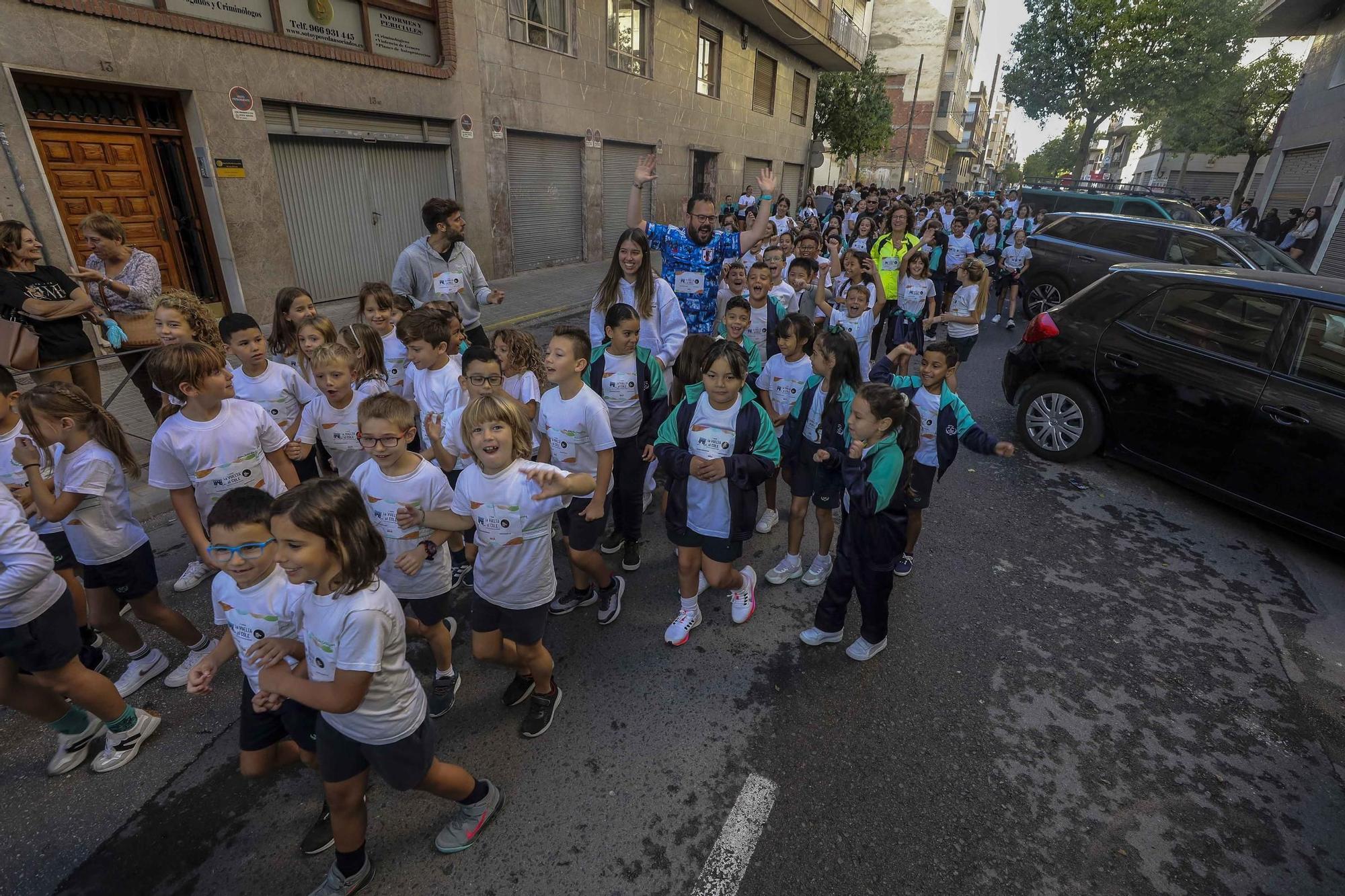 La carrera solidaria contra la leucemia infantil en el colegio San Jose de Calasanz Elche